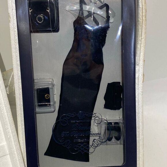 Franklin Mint Black Princess Diana Portrait Doll Sequined Gown & Accessories - Picture 1 of 5